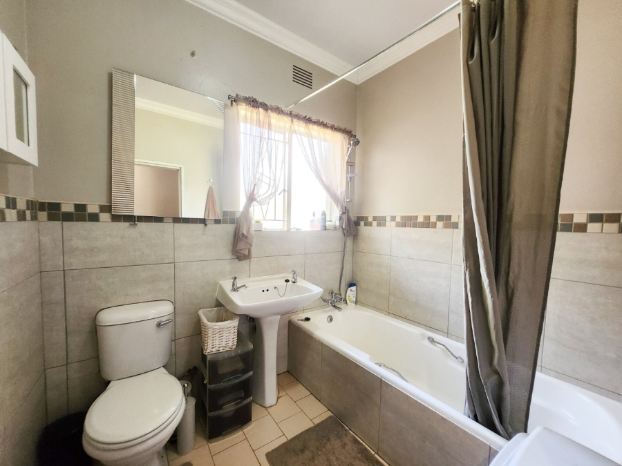 4 Bedroom Property for Sale in Wilkoppies North West